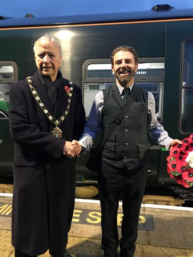 Mayor Alan Dowden sending Poppies to Paddington