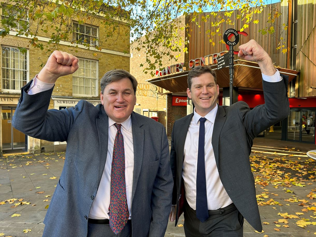 Cllr Phil North and Kit Malthouse MP outside Chantry Centre